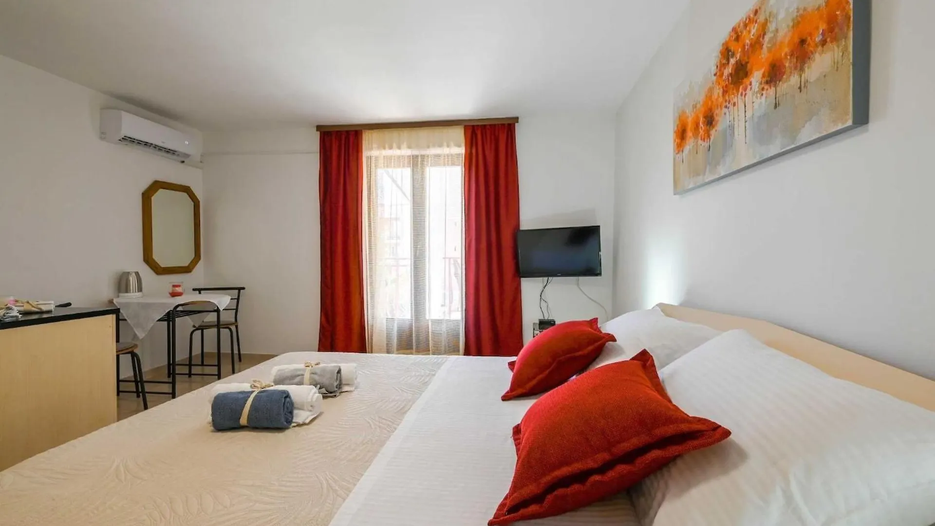 Calm And Stylish Rooms With Balcony - Studio Apartment With Balcony Rovinj