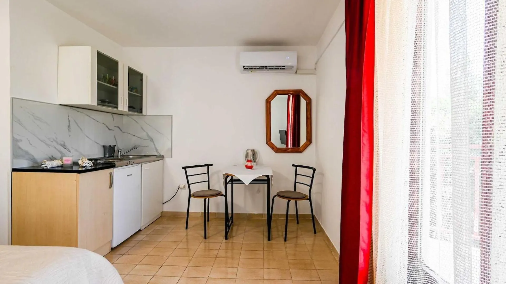Calm And Stylish Rooms With Balcony - Studio Apartment With Balcony Rovinj